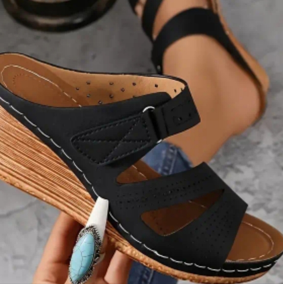 Ladies Wedge Sandle - Picture 3 of 4